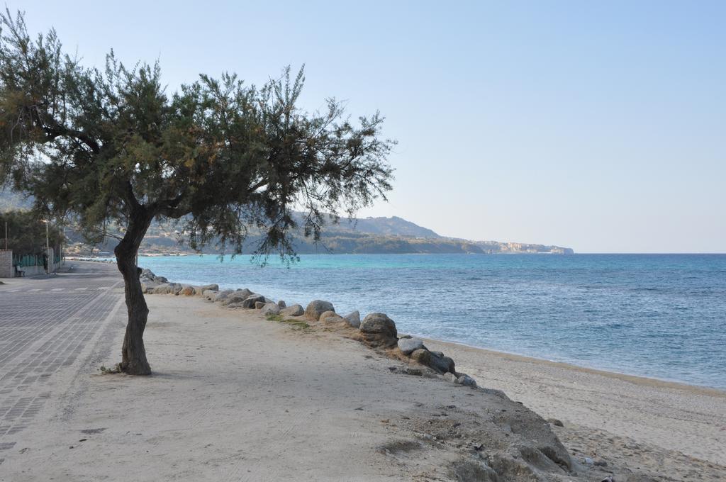 Hotel Il Lungomare زامبروني المظهر الخارجي الصورة