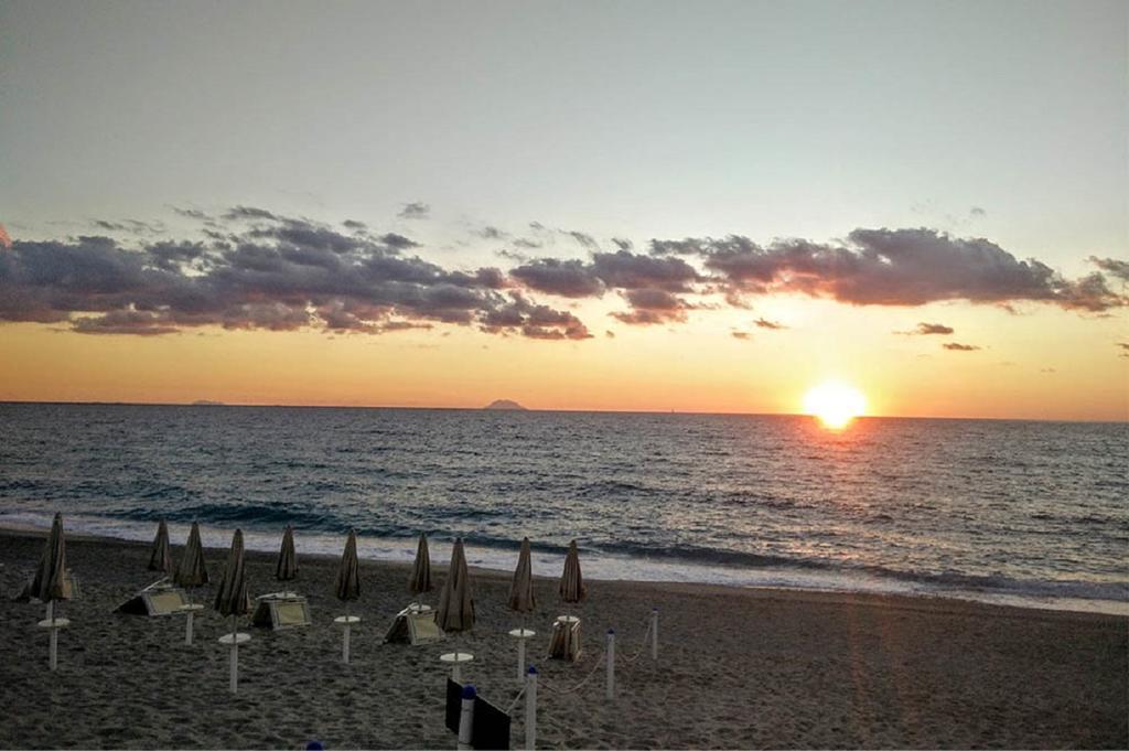 Hotel Il Lungomare زامبروني المظهر الخارجي الصورة